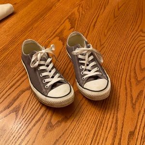 Women’s gray converse